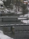 13 : 00