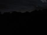 22 : 00