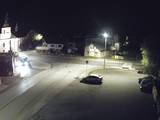22 : 00