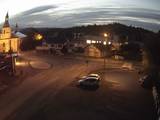 06 : 00