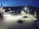 03 : 32