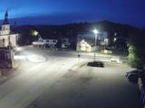 03 : 32