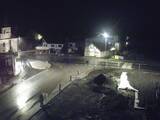 02 : 00