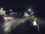 03 : 00
