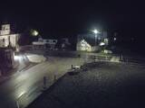 03 : 00