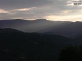 06 : 37
