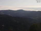08 : 33
