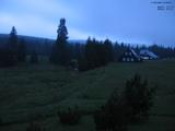 22 : 00