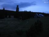 22 : 00