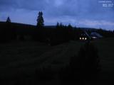 22 : 00