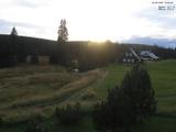 19 : 04