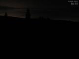22 : 00