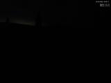 22 : 00