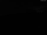 23 : 04