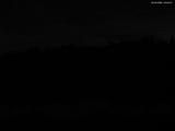 23 : 04