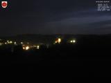 22 : 00