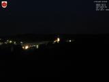 03 : 32