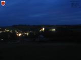 22 : 00