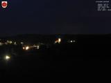 22 : 00