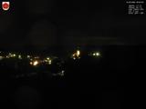 22 : 00