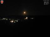 22 : 00