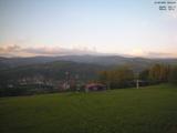 19 : 44