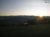 06 : 18