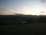 06 : 18