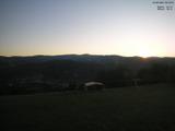 06 : 18