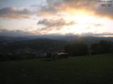 06 : 00