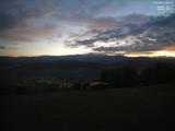 06 : 00