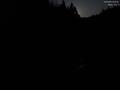 23 : 04