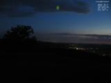 22 : 00