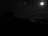23 : 04