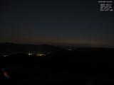 23 : 04
