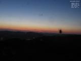 22 : 04