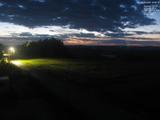 22 : 00
