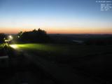 22 : 00