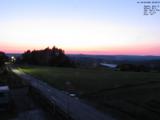 22 : 00