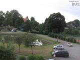 09 : 00