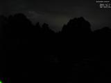 23 : 00