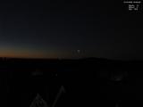 03 : 00