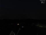 22 : 00