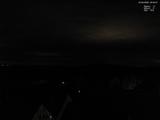 03 : 00