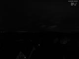 22 : 00